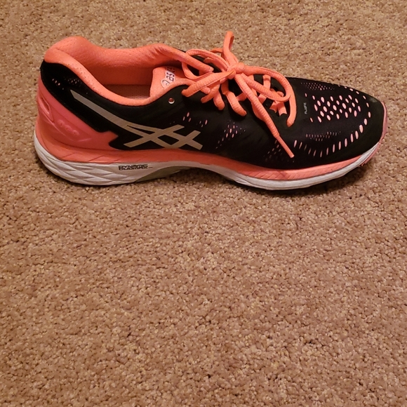 ASICS running shoes - Picture 3 of 3